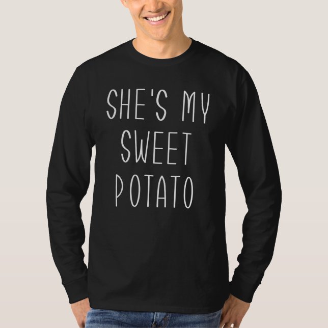 Camiseta She's my sweet potato I yam for matching couple th (Anverso)