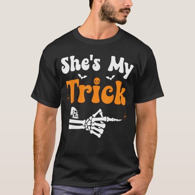 Camiseta Shes Myrick Skeleton Couples Matching Halloween Co (Anverso)