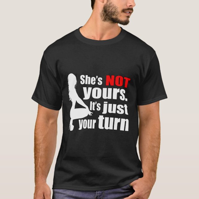 Camiseta Shes NOT yours Its just your turn red pill Mgtow M (Anverso)