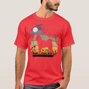 Camiseta Shiba Inu en un campo de flores en la noche de la