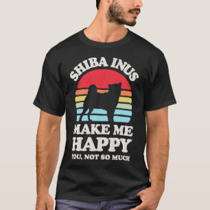 Camiseta Shiba Inus me hace feliz retro de atardecer para h