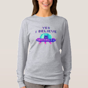 Camiseta Sí, creo en el arte de píxeles de la nave espacial