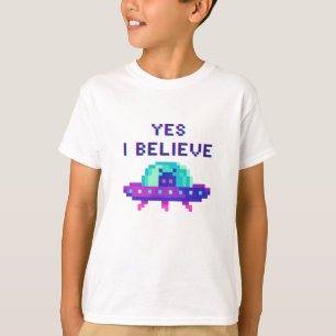 Camiseta Sí, creo en el arte de píxeles de la nave espacial