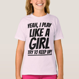 CAMISETA SÍ, JUEGO COMO UN CHICA TRATA DE MANTENER LAS CAMI