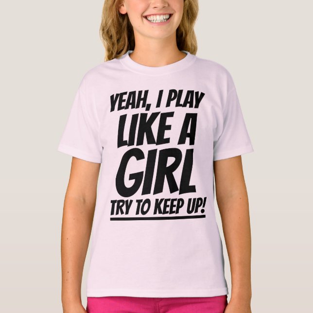 CAMISETA SÍ, JUEGO COMO UN CHICA TRATA DE MANTENER LAS CAMI (Anverso)