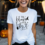 Camiseta Si la habitación se adapta entonces Fly It Funny H<br><div class="desc">su moderna camiseta de Halloween para mujeres es perfecta para el chica brujo de su vida. La camisa muestra un gráfico de brujas. El texto dice "Si la pieza se adapta a su vuelo" en una fuente elegante. Esta camisa es perfecta para cualquier evento de Halloween, desde truco o trato...</div>