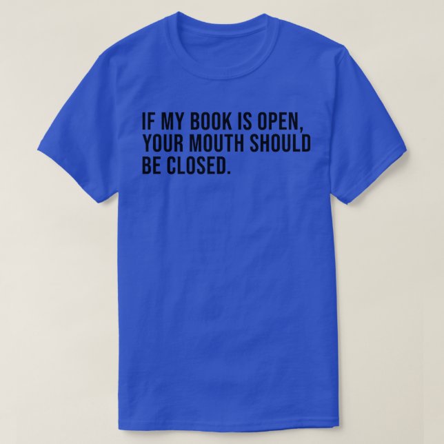 Camiseta Si mi libro está abierto, tu boca debería estar ce (Diseño del anverso)