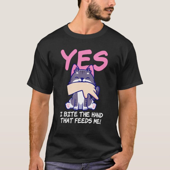 Camiseta Sí Muerde La Mano Que Me Da De Comer - Dicho De Ga (Anverso)