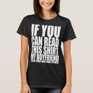 Camiseta Si Puedes Leer Esto Mi Novio Dice Muy Cerca