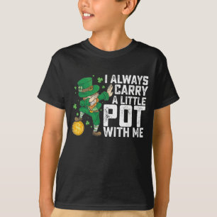 Camiseta Siempre Llevo Una Olla Pequeña Conmigo St Patrick'