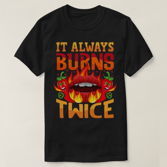Camiseta Siempre Quema Dos Veces Salsa Caliente Chef Chili (Diseño del anverso)