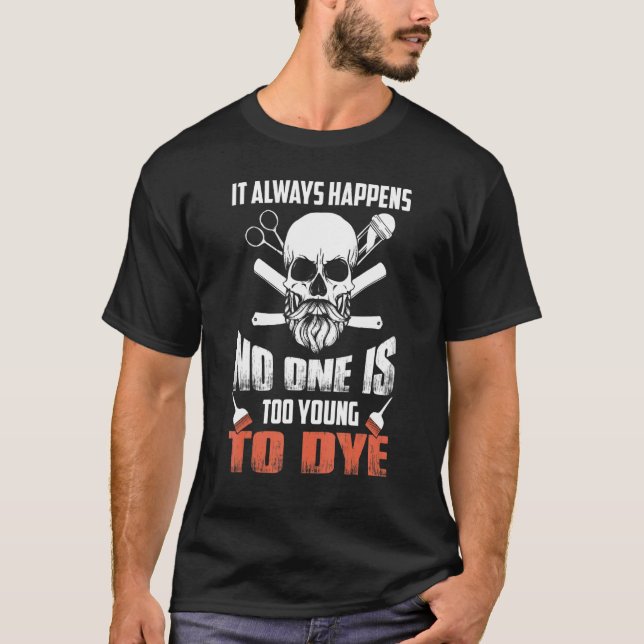Camiseta Siempre Sucede Que Nadie Es Demasiado Joven Para D (Anverso)