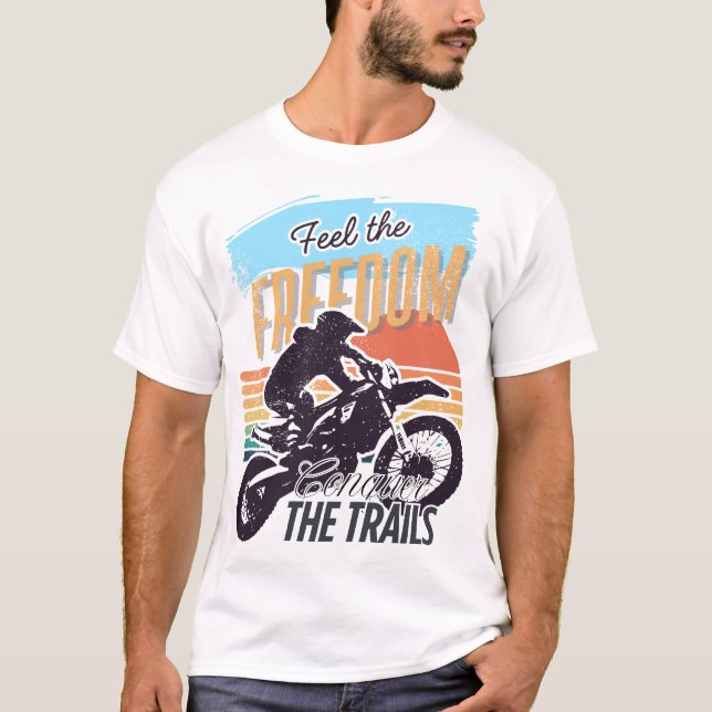 Camiseta Siente la libertad del jinete negro rojo (Anverso)