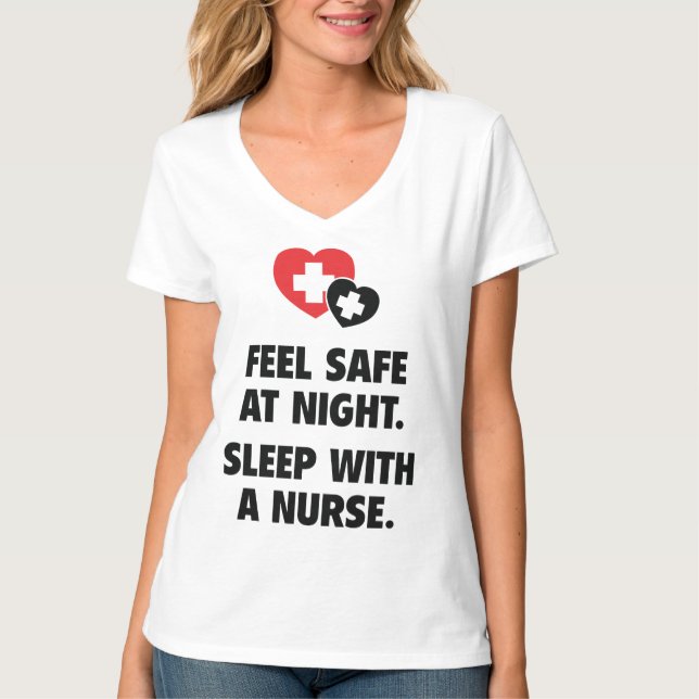 Camiseta Siéntete A Salvo Por La Noche. Duerme Con Una Enfe (Anverso)