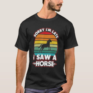 Camiseta Siento llegar tarde al ver un caballo retro de cab