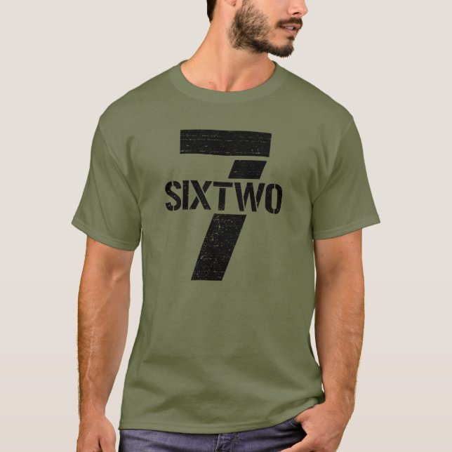 Camiseta Siete seis calibre de dos armas 7,62 mm pistola de (Anverso)
