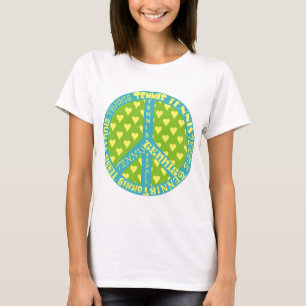 Camiseta Signo de la paz con tenis en marco