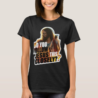 Camiseta ¿Sigues a Jesús Tan de Cerca Cristiano