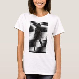Camiseta Sihouette femenina misteriosa