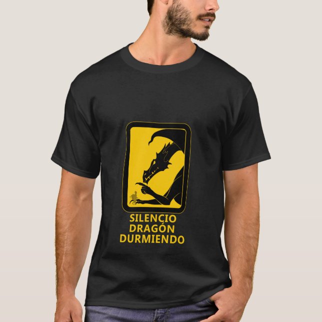 Camiseta Silencio dragón durmiendo. (Anverso)