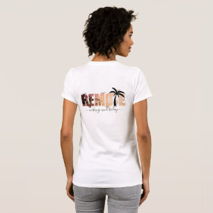 Camiseta Silhouette de árbol de palmas de dispersión remota