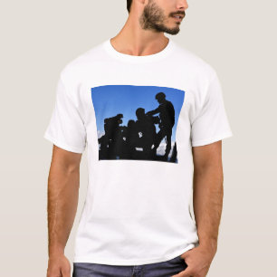 Camiseta Silhouette de soldados