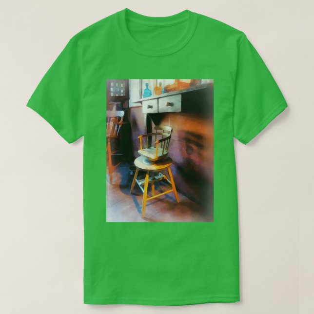 Camiseta Silla de barbero de Childx27s de época (Diseño del anverso)