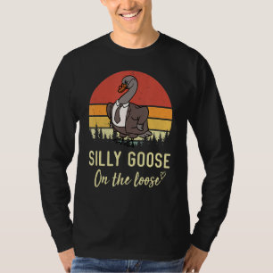 Camiseta Silly Goose On The Loose Funny Diciendo