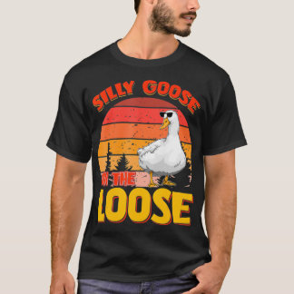 Camiseta Silly Goose On The Loose Funny Puns Retro Goose bi