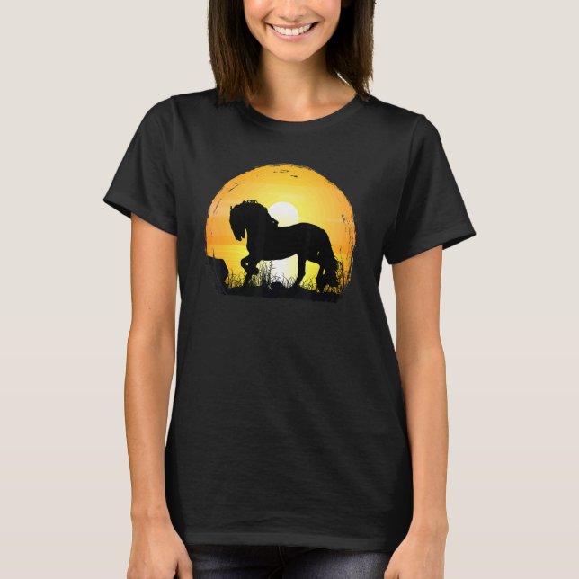 Camiseta Silueta de caballo de raza atardecer Frisón (Anverso)