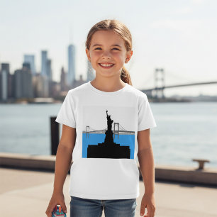 Camiseta Silueta de la Estatua de la Libertad en el horizon