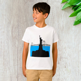 Camiseta Silueta de la Estatua de la Libertad en el horizon