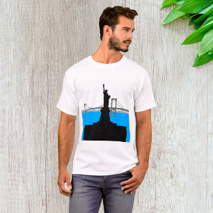 Camiseta Silueta de la Estatua de la Libertad en el horizon