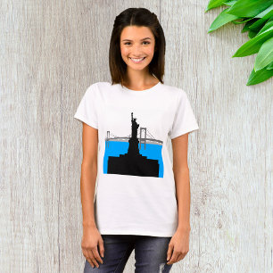 Camiseta Silueta de la Estatua de la Libertad en el horizon