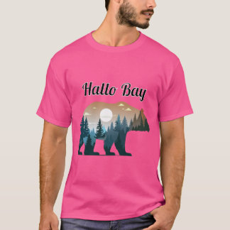 Camiseta Silueta de oso de Hallo Bay con paisaje forestal e