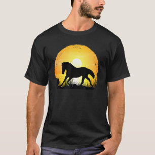 Camiseta Silueta de raza de caballo al atardecer Cuarto d