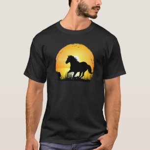 Camiseta Silueta de raza de caballo en puesta de sol Cuarto