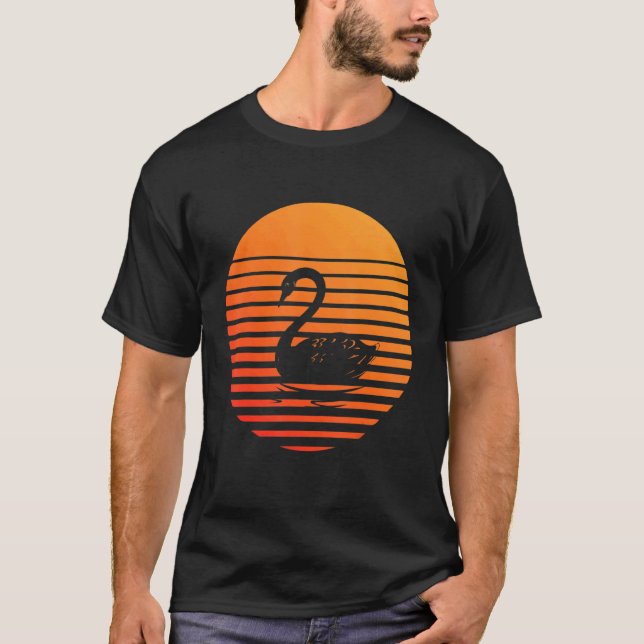 Camiseta Silueta De Sombra De Cisne Frente A Un Sol (Anverso)