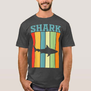 Camiseta silueta de sombra de tiburón en colores retro
