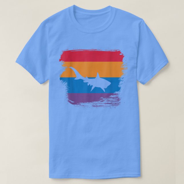 Camiseta Silueta de sombra de tiburón tigre con bandera de  (Diseño del anverso)