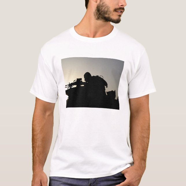 Camiseta Silueta de un arma automática de escuadrón (Anverso)