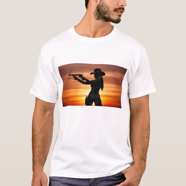 Camiseta silueta de una vaquera con una pistola (Anverso)