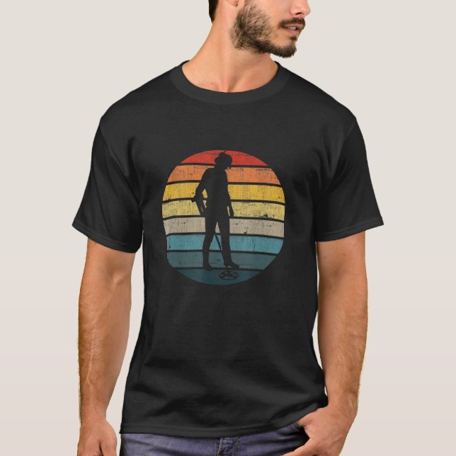 Camiseta Silueta Del Detector metalizado En Un Retro Su Con (Anverso)