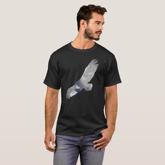 Camiseta Silueta del pájaro apoyada en vuelo por las nubes (Anverso completo)