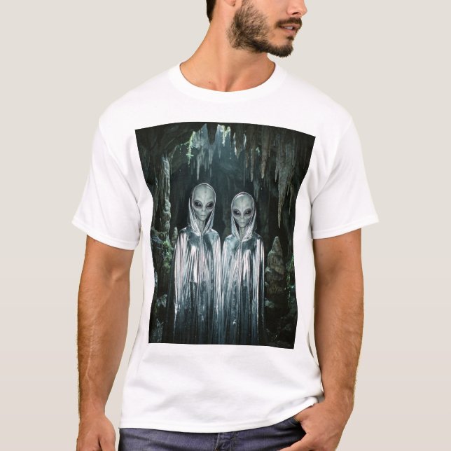 Camiseta Silver Cloak Visitors – Cave of Contact (Anverso)