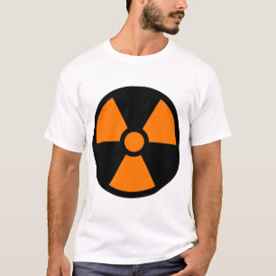 Camiseta Símbolo de trébol naranja sobre fondo negro
