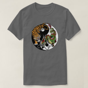 Camiseta símbolo de yang del yin del dragón y del tigre