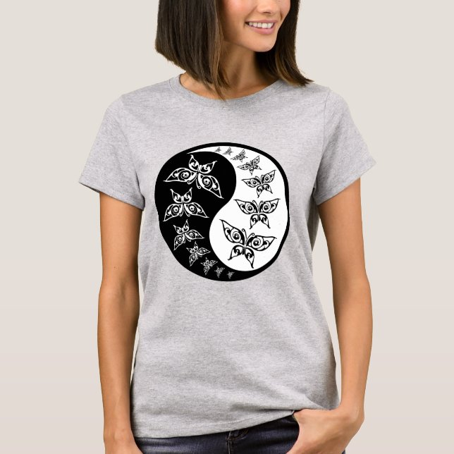 Camiseta Símbolo de Yang negro con mariposas (Anverso)