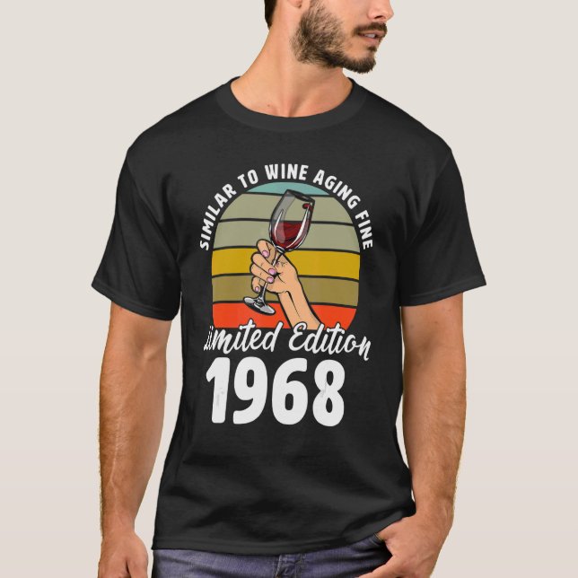 Camiseta Similar a la multa por envejecer de vino nacida en (Anverso)