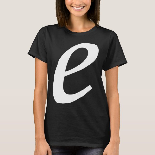 Camiseta Simple Bold Large White Italic Script Lower Case e (Anverso)